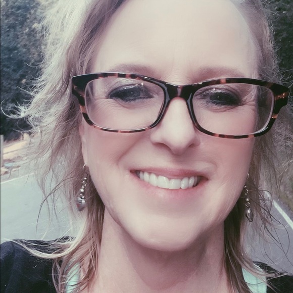 Meet your Posher, Audra - Picture 1 of 1